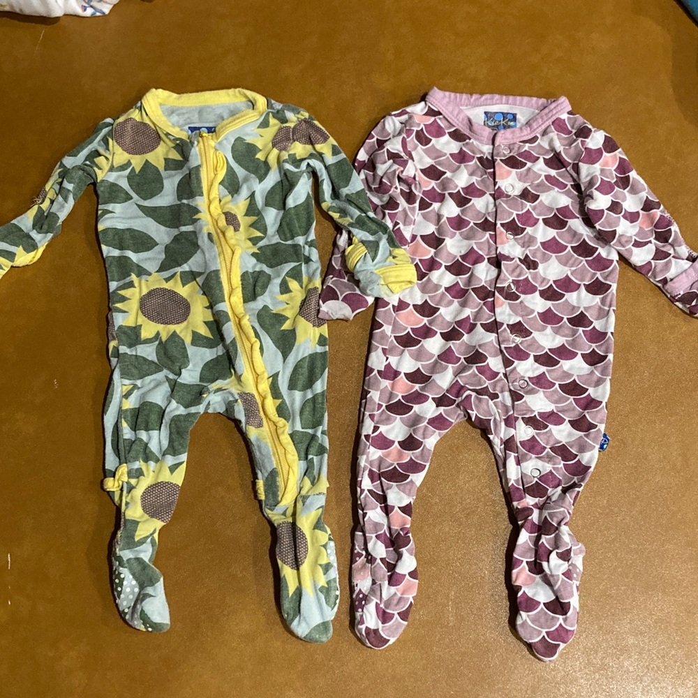 Kickee Pants Sunflower and Scallop NB bamboo footies (set of 2) GUC